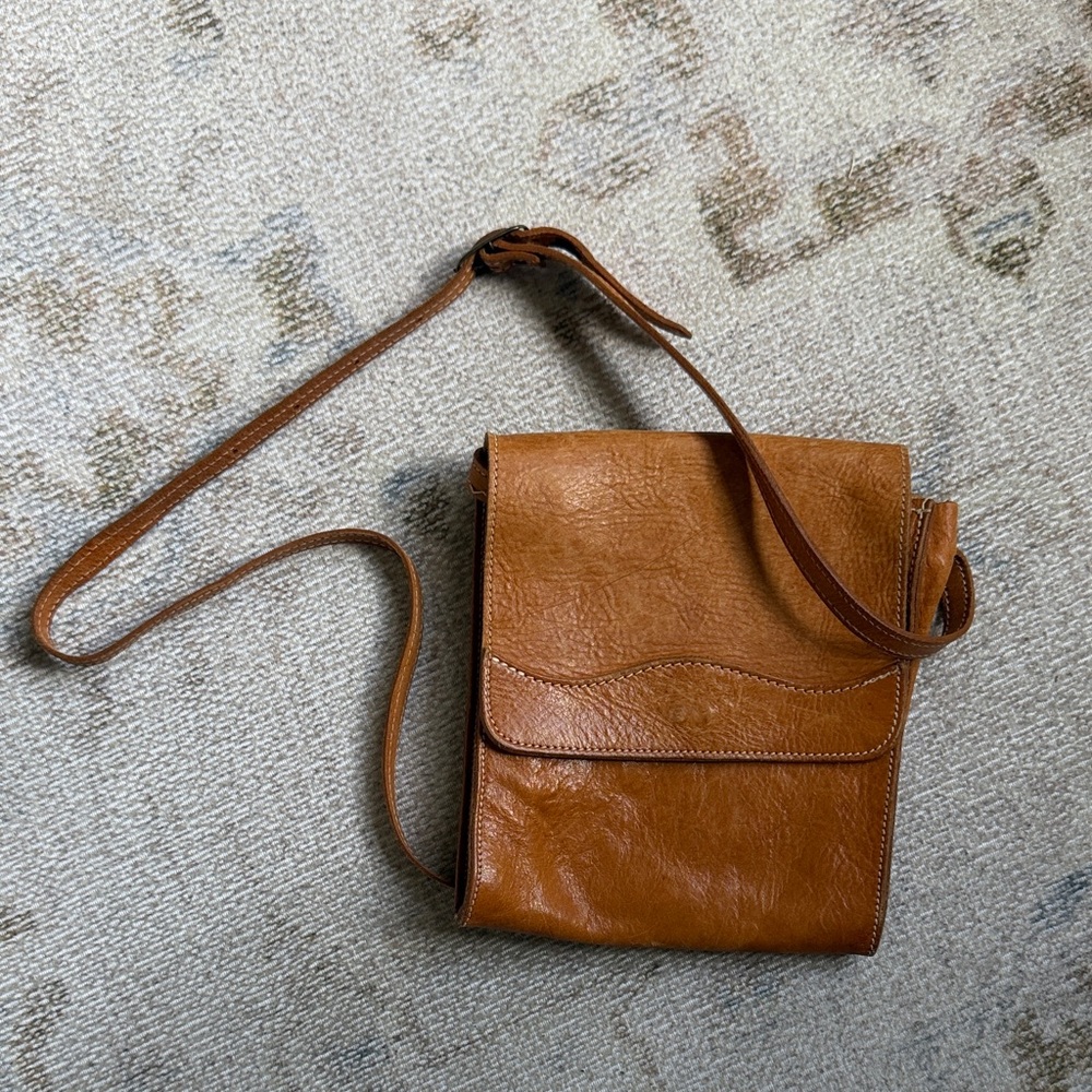 Classic Brown Leather Crossbody Bag - Timeless Everyday Carry